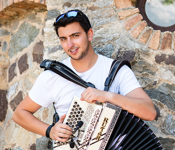 Marco Spiegl mit Ziehharmonika
